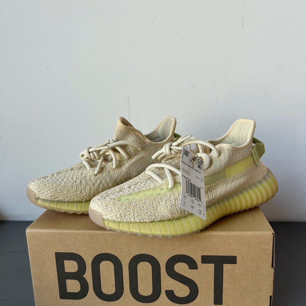 Yeezy boost 350 V2 green color brand new size 6